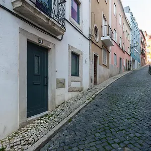 feels-like-home-liberdade-contemporary-flat.hotels-lisbon-portugal.com/